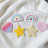 Stickdatei Mobile Set mit Teddy, Regenbogen, Herz und Stern  – In the Hoop Set 26116