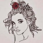 Doodle Frau „Selene“ Stickdatei – geheimnisvolle Schönheit mit Rosenkranz im Haar für deine Stickmaschine - Sewando
