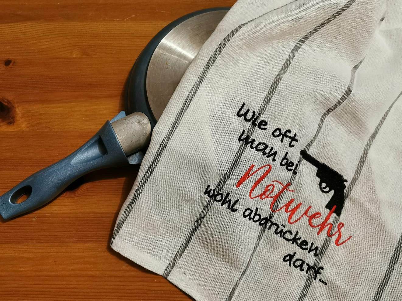 Stickdatei - Wie oft man bei Notwehr wohl abdrücken darf... - Sewando