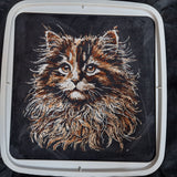 Stickdatei Schildpatt Katze "Frieda" - realistisch - FÜR DUNKLE STOFFE