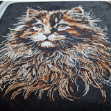 Stickdatei Schildpatt Katze "Frieda" - realistisch - FÜR DUNKLE STOFFE