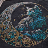 Stickdatei Katze im Mond "Marbel" - realistisch - FÜR DUNKLE STOFFE