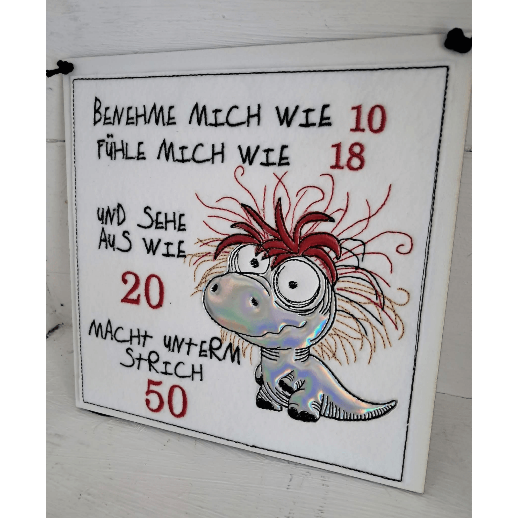 Crazy Dino ITH Schild Applikation Stickdatei Motive in 4 Größen - Sewando