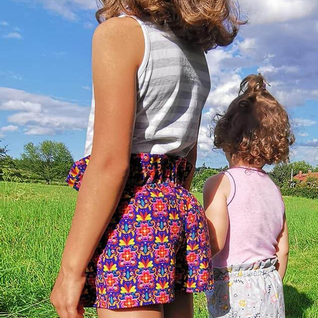 Schnittmuster MiniBagUp Mädchenshorts Gr. 104 - 158 - Sewando