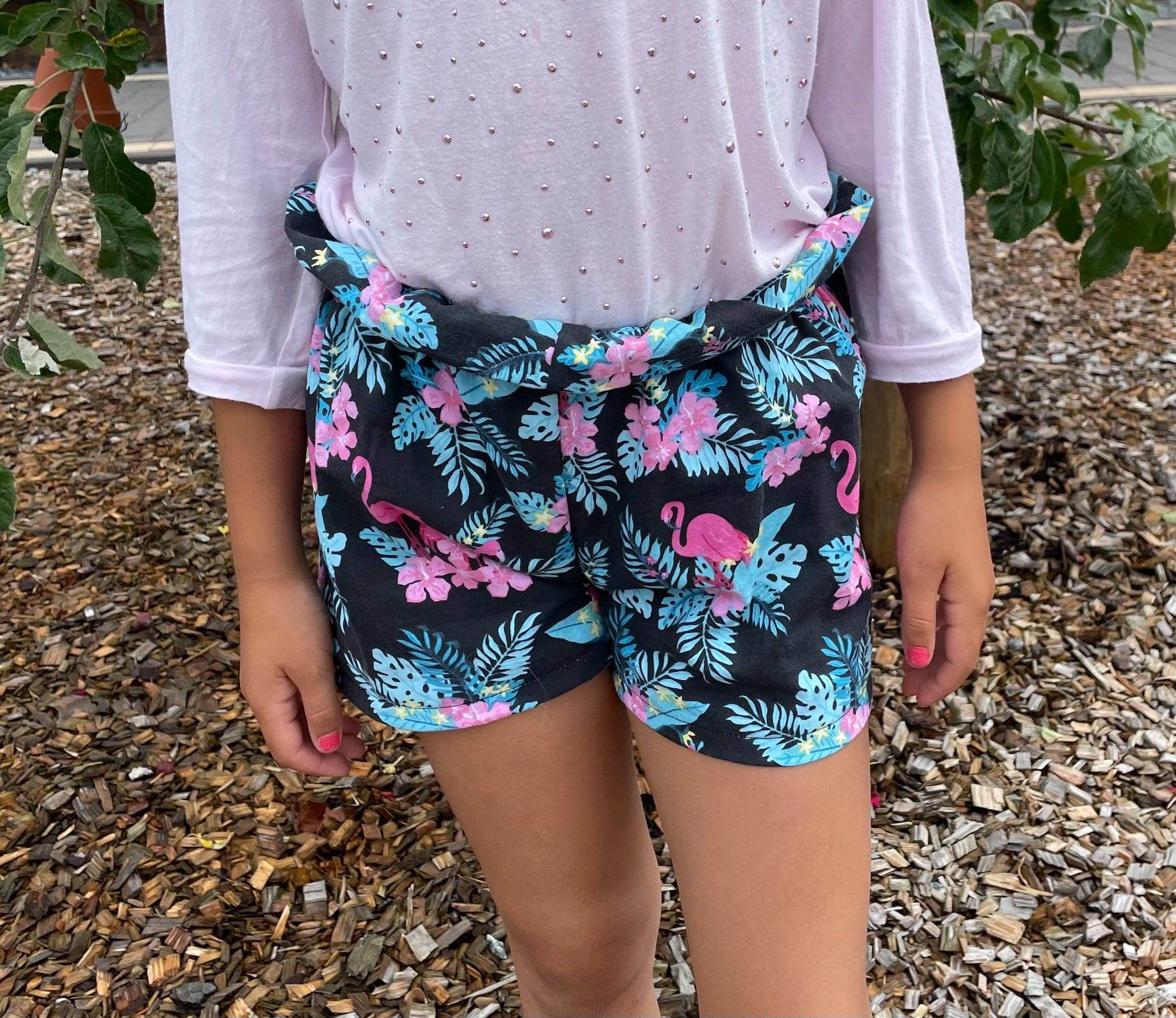 Schnittmuster MiniBagUp Mädchenshorts Gr. 104 - 158 - Sewando