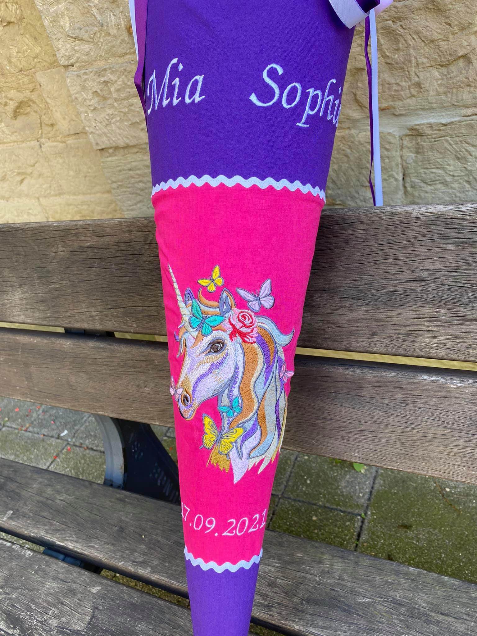Einhorn Stickdatei, Einhornkopf mit Schmetterlingen für deine Stickmaschine - Sewando