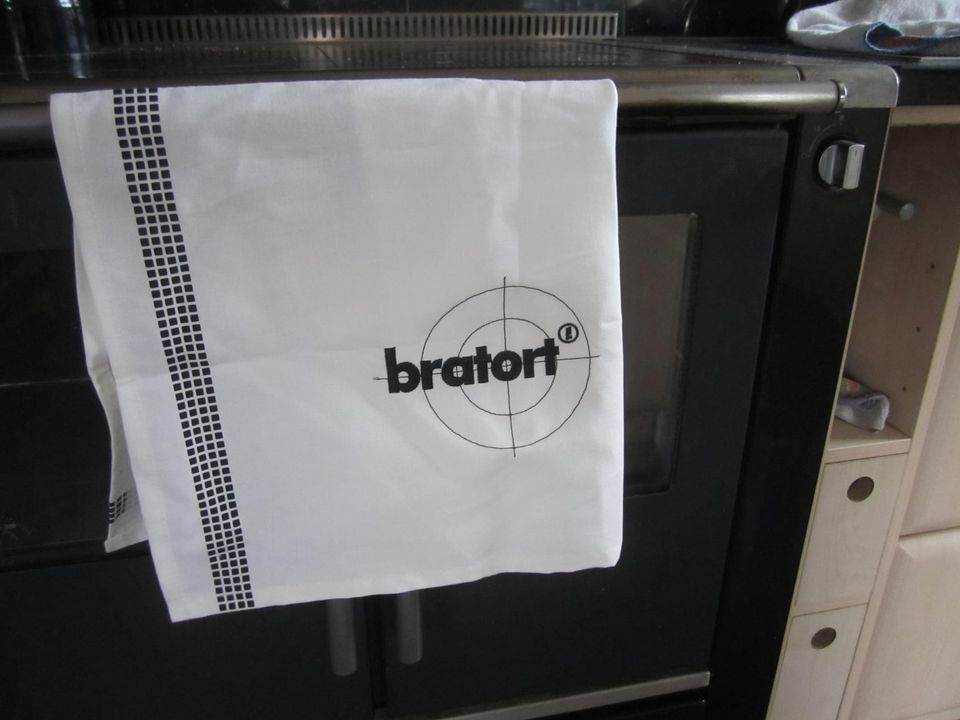 Stickdatei - Bratort - Motiv für Schürzen, Geschirrtücher etc. - Sewando