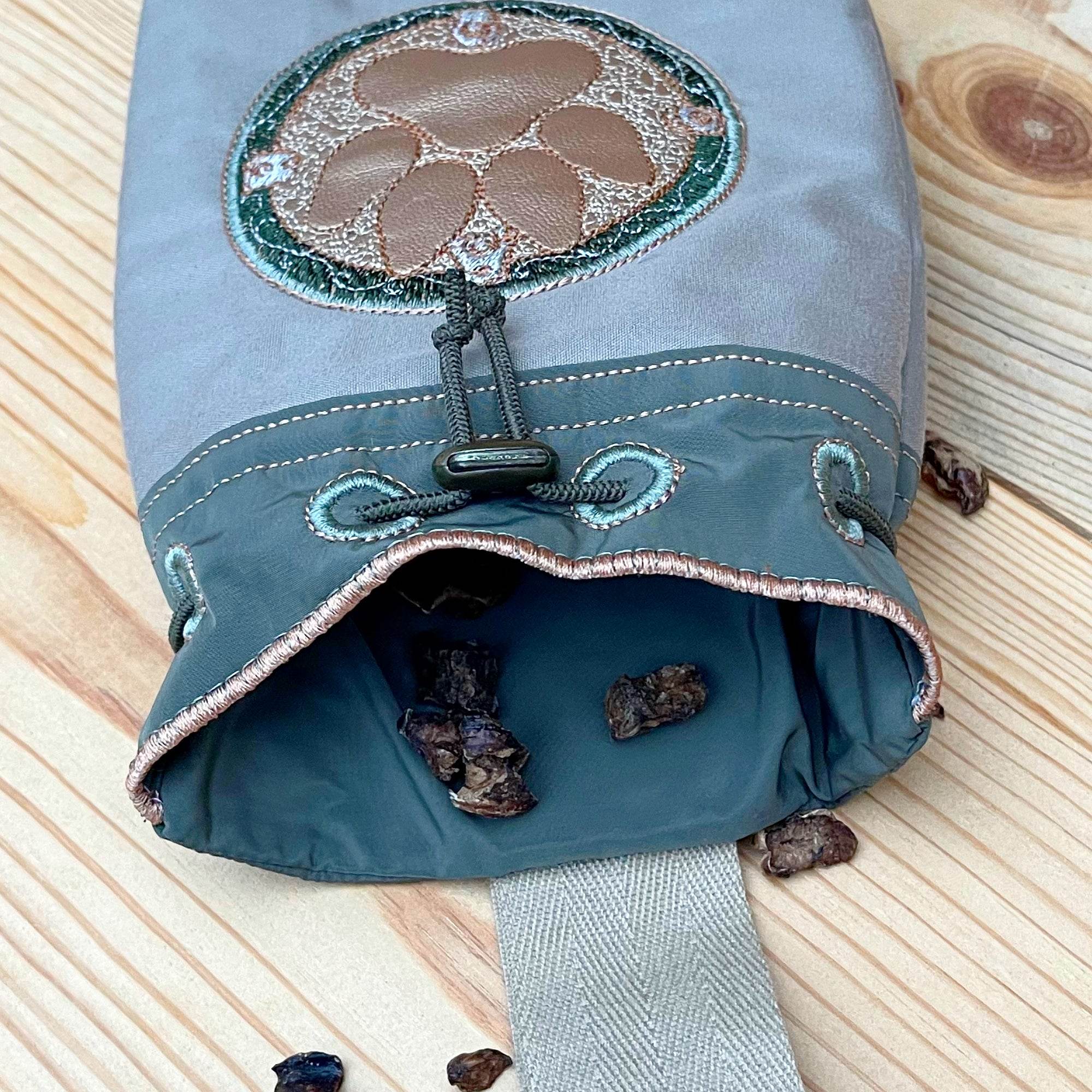 ITH Stickdatei Leckerchenbeutel 16x23, In The Hoop Bag PawButton - Sewando