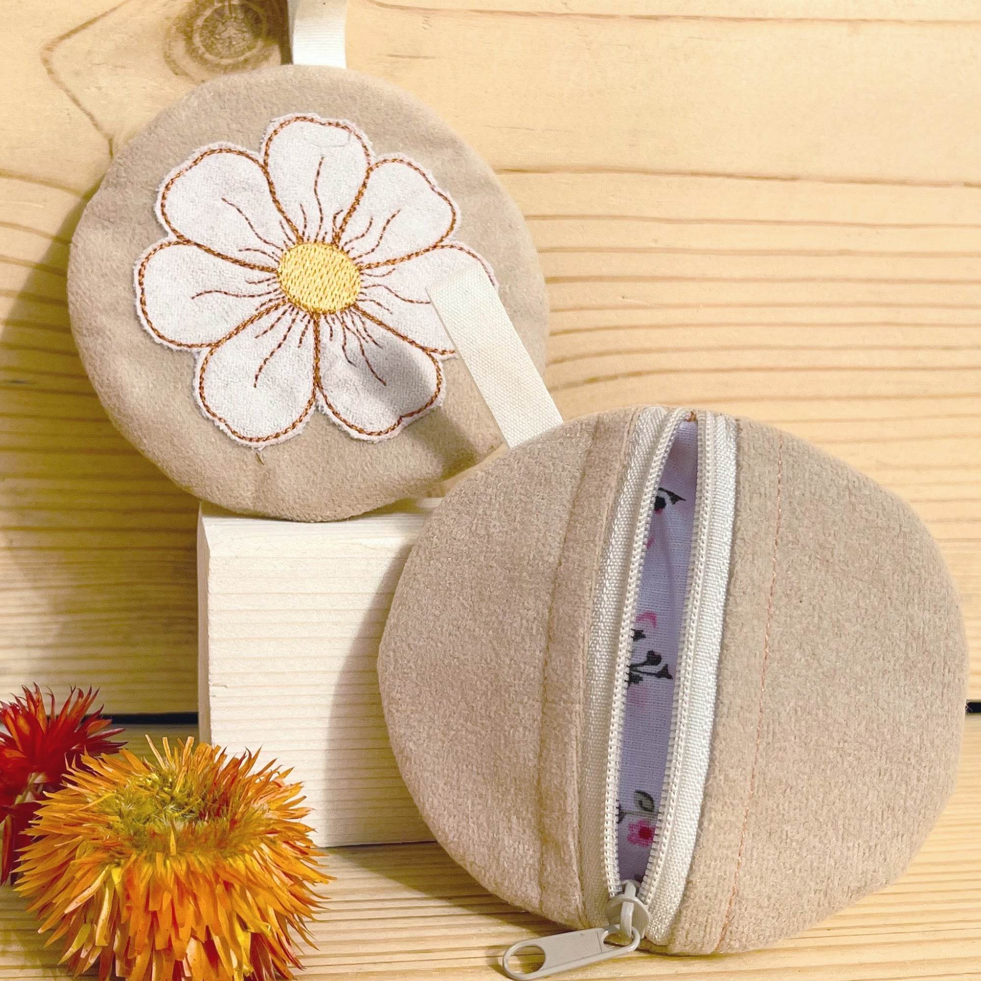 Stickdatei Tasche 10x10 mit Blume, ITH Mini Zip Bag Flower 1 - Sewando