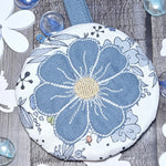 Stickdatei Tasche 10x10 mit Blume, ITH Mini Zip Bag Flower 1 - Sewando