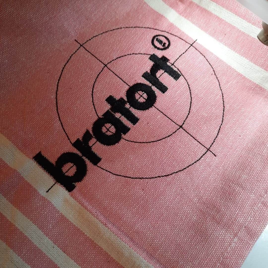 Stickdatei - Bratort - Motiv für Schürzen, Geschirrtücher etc. - Sewando