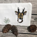Reh Stickdatei – liebevolles Waldbewohner-Motiv für Kleidung & Geschenke - Sewando