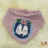 Pinguin mit Blumen Stickdatei – fröhliches Motiv für Kinderkleidung & Geschenke - Sewando