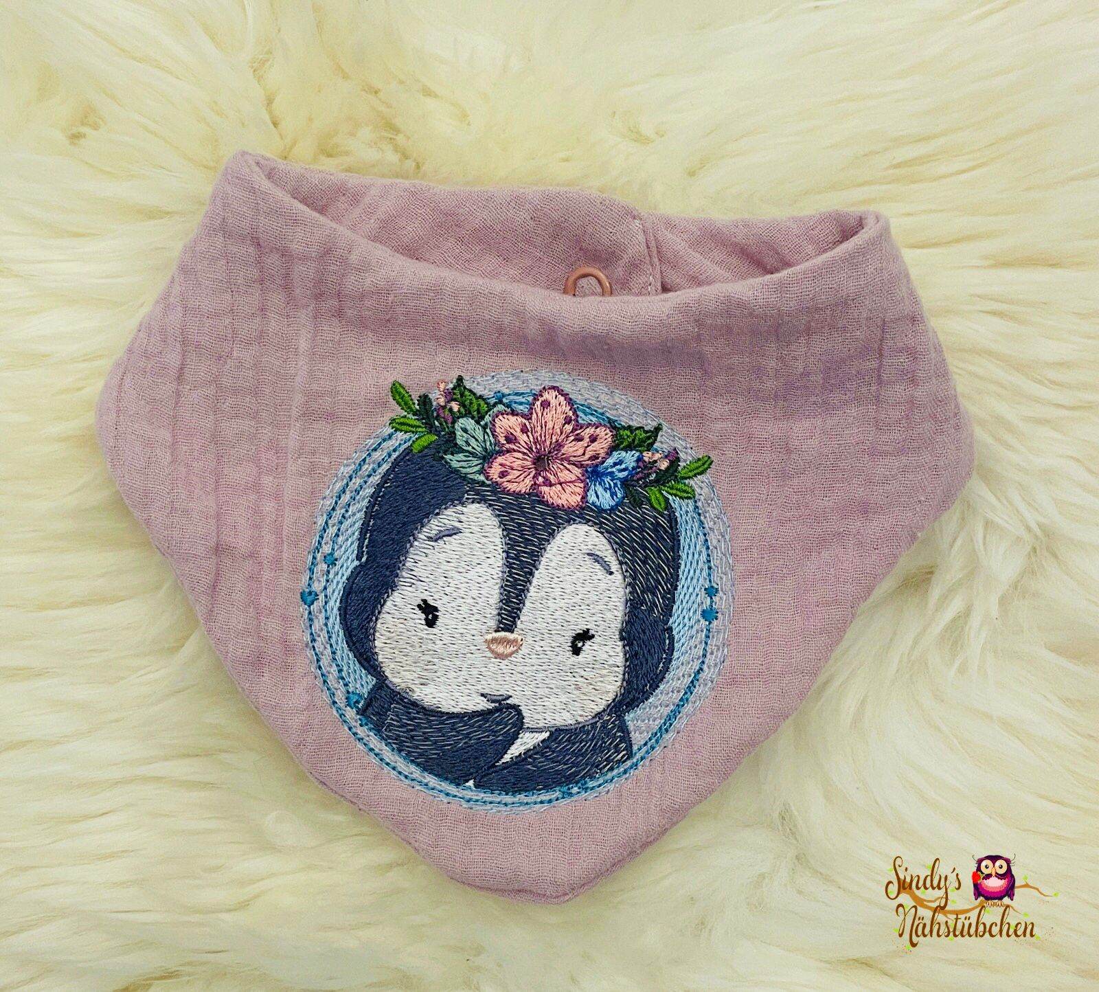 Pinguin mit Blumen Stickdatei – fröhliches Motiv für Kinderkleidung & Geschenke - Sewando