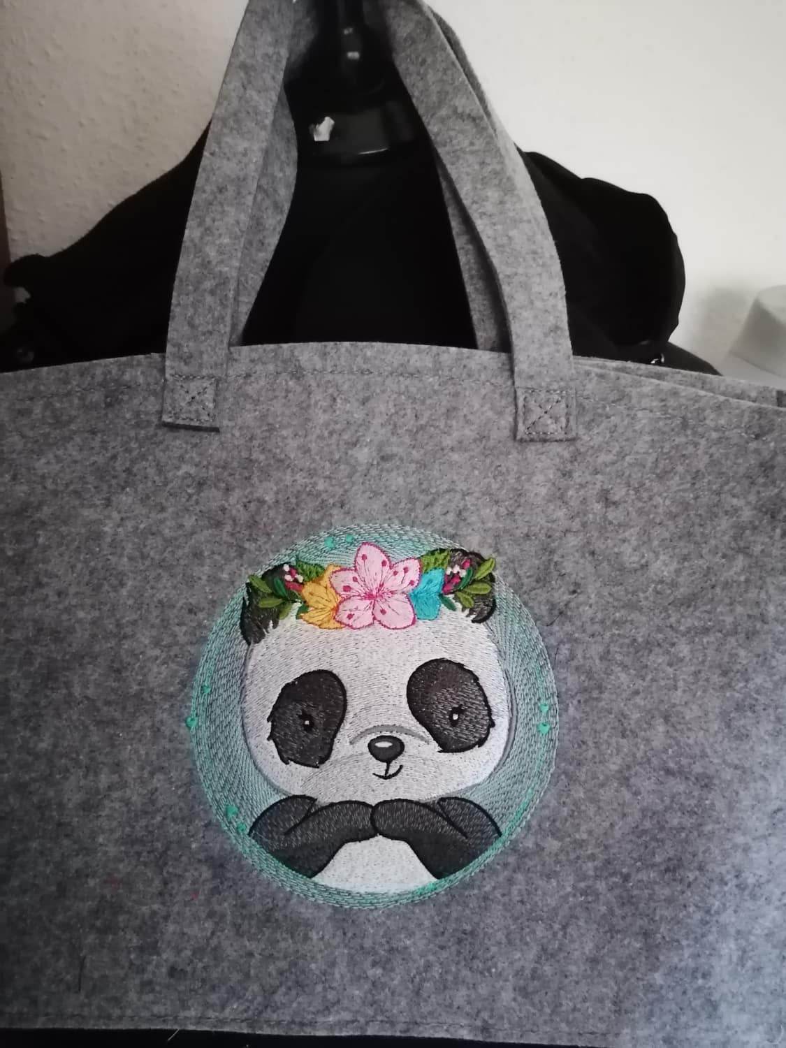 Panda Stickdatei – niedliches Tiermotiv für Kleidung & Kinderzimmer - Sewando