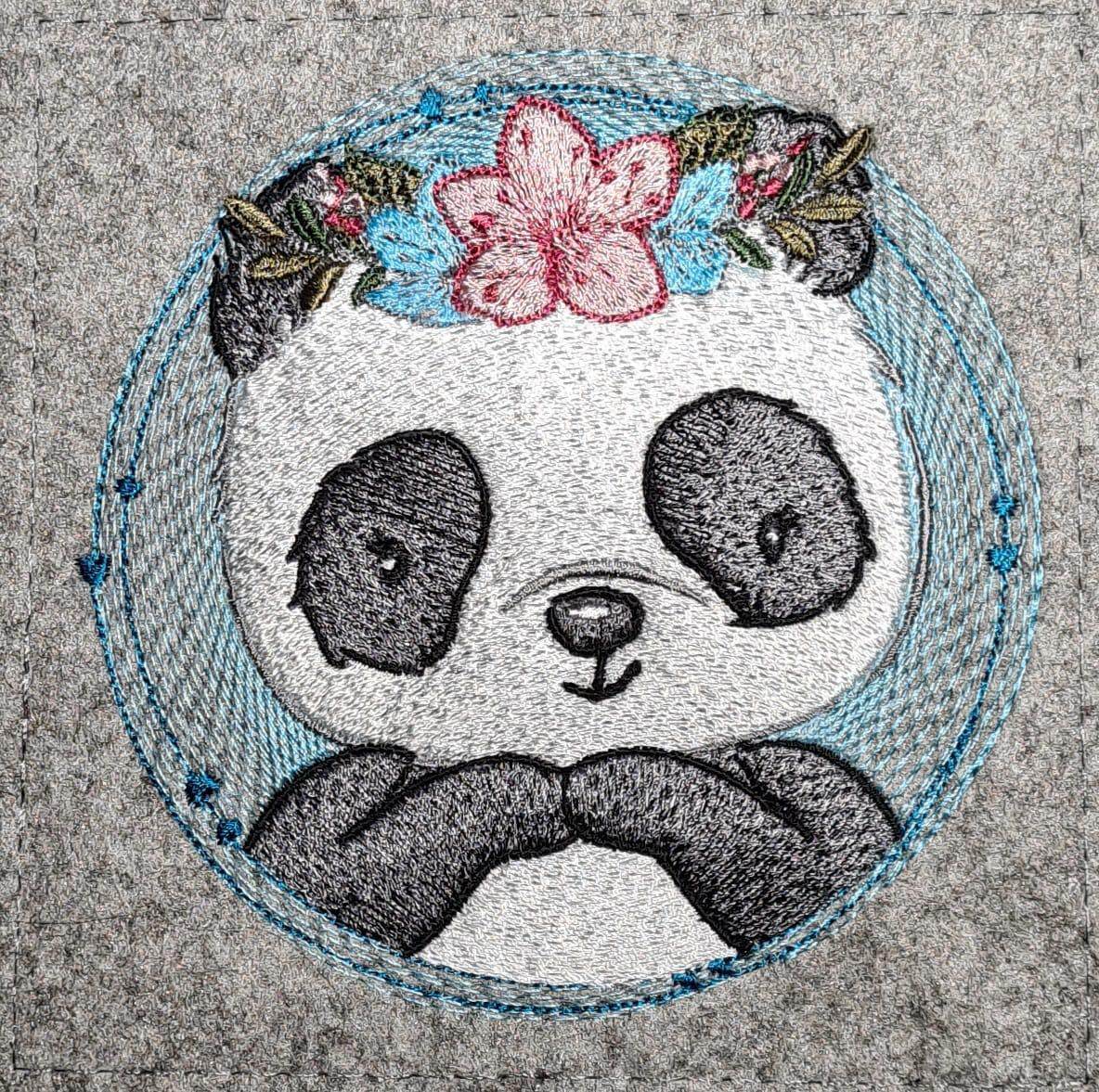 Panda Stickdatei – niedliches Tiermotiv für Kleidung & Kinderzimmer - Sewando