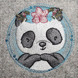 Panda Stickdatei – niedliches Tiermotiv für Kleidung & Kinderzimmer - Sewando