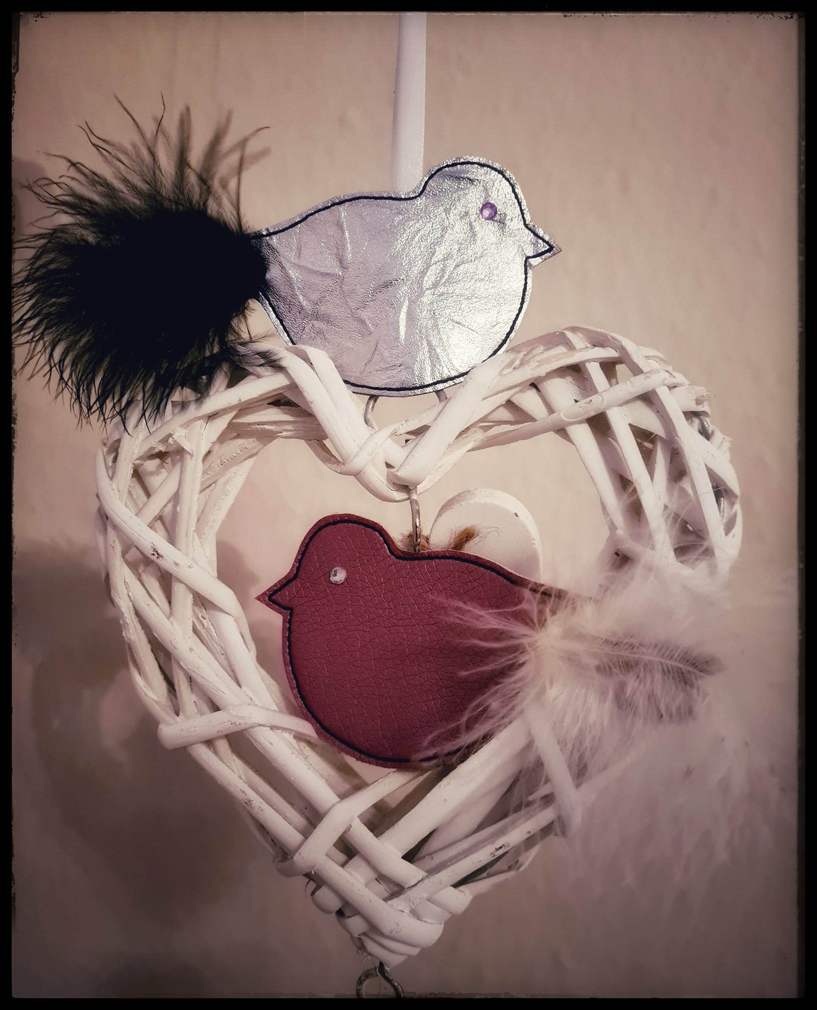 Stickdatei - ITH Blumenstecker / Stabfiguren Hase, Schmetterling und Vogel - Sewando