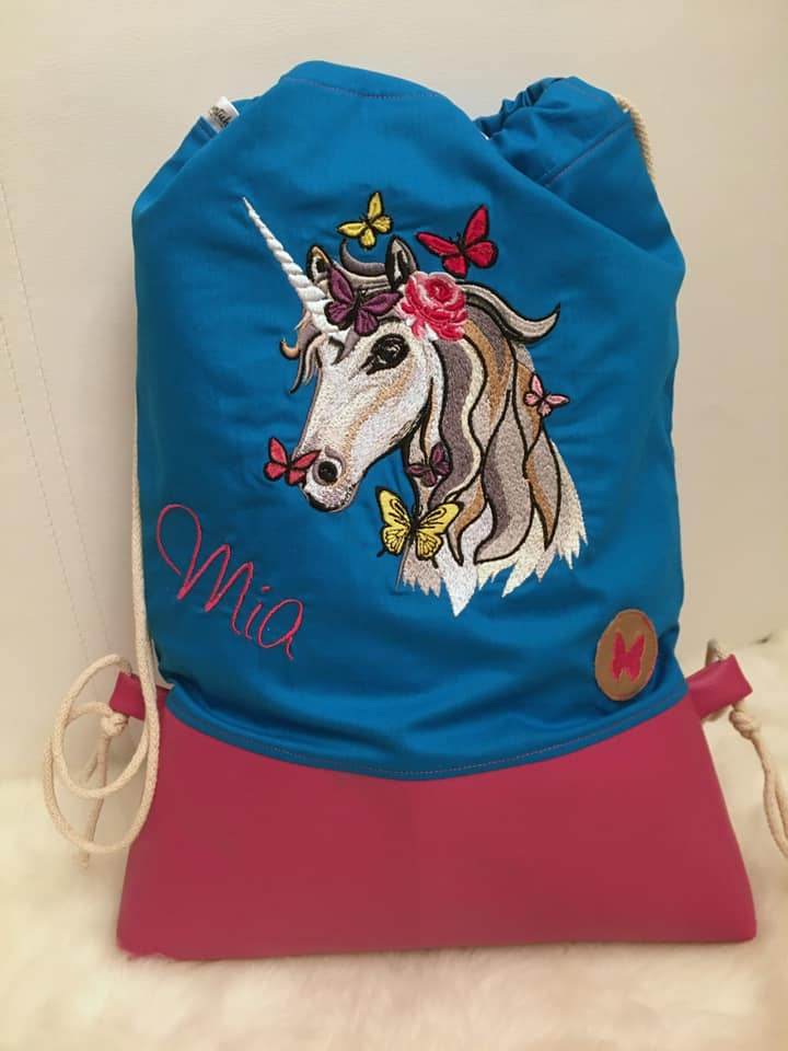 Einhorn Stickdatei, Einhornkopf mit Schmetterlingen für deine Stickmaschine - Sewando