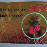 Stickdatei - Mugrug "Hier bin ich der Chef"