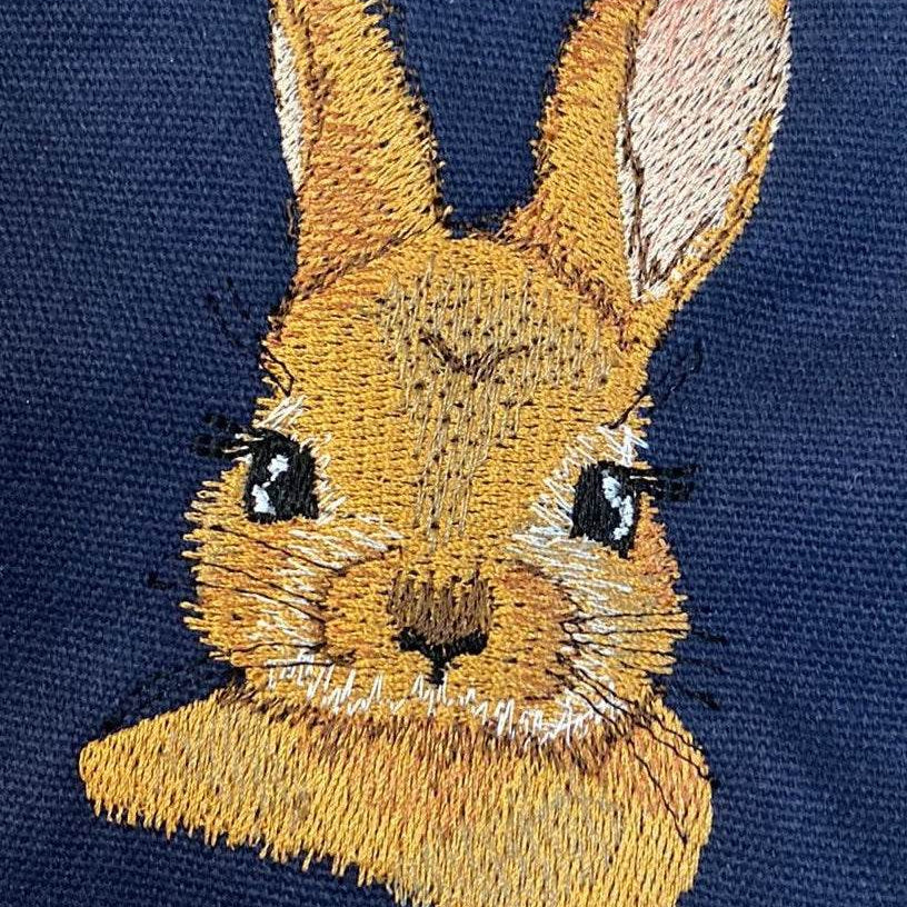 Hase Stickdatei – liebevolles Motiv für Frühling, Ostern & Geschenke - Sewando
