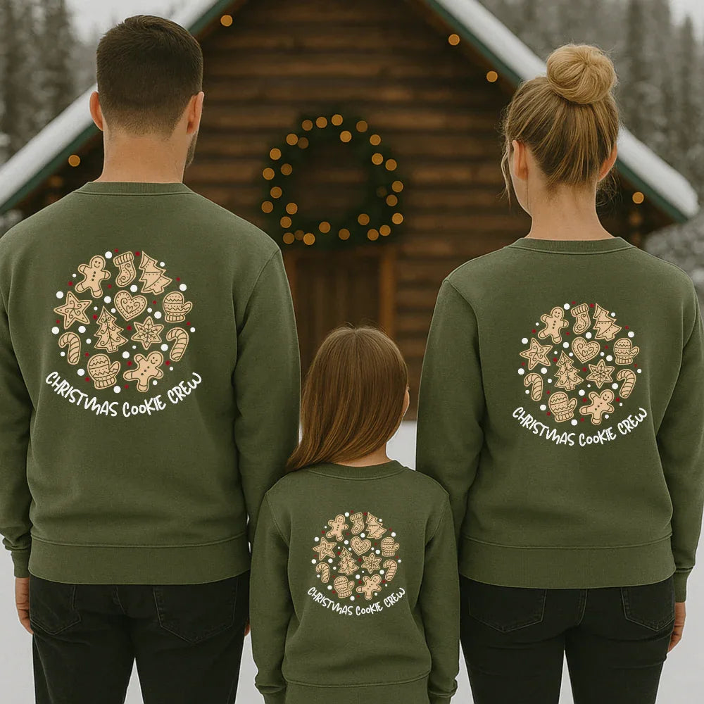 Zweiteilige Plotterdatei Weihnachten ‚Christmas Cookie Crew‘ – großer Rückenprint mit Keks-Illustrationen und kleiner Frontprint. Perfekt für Family- und Partner-Weihnachtspullis.