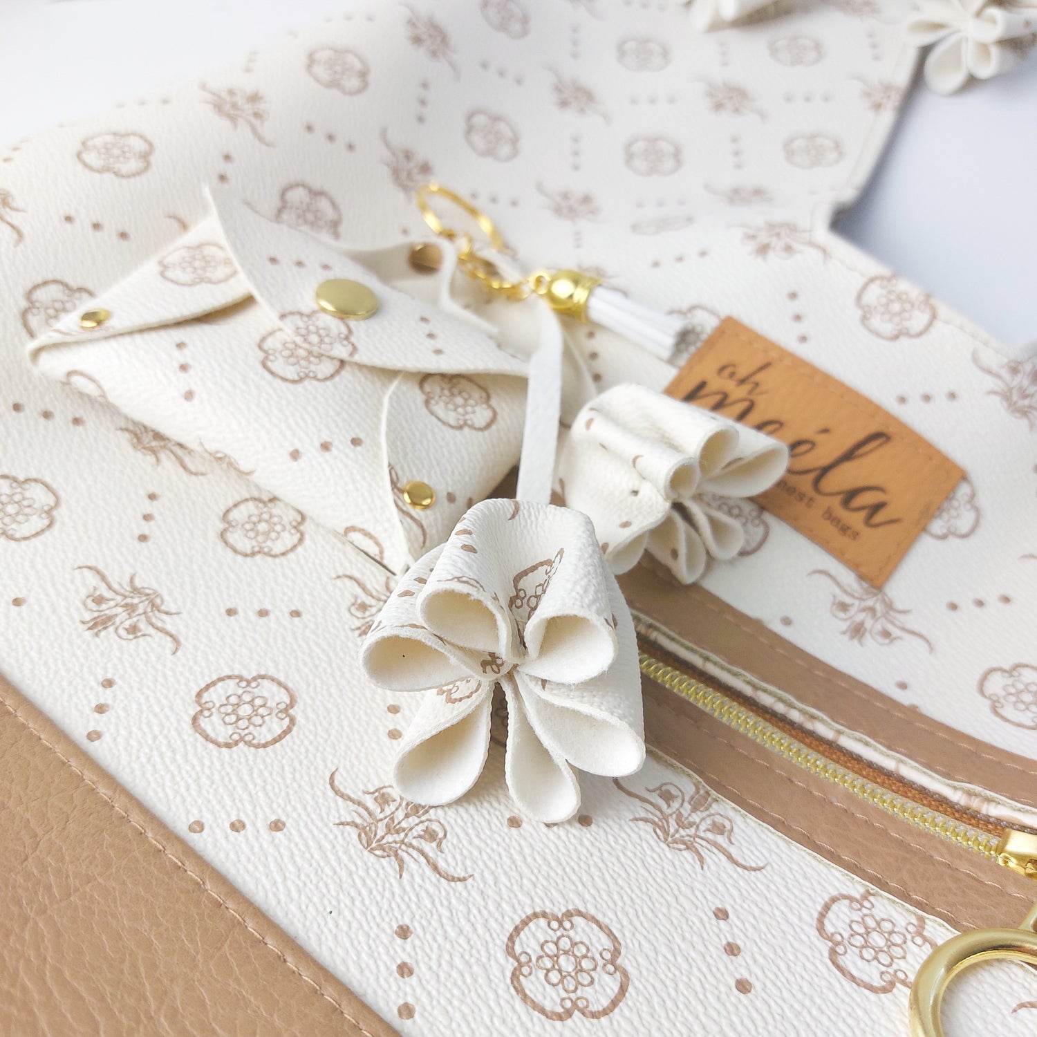 ohBloomi * Freebook - Schnittmuster * Blüte - Taschenbaumler - Schlüsselanhänger - Sewando
