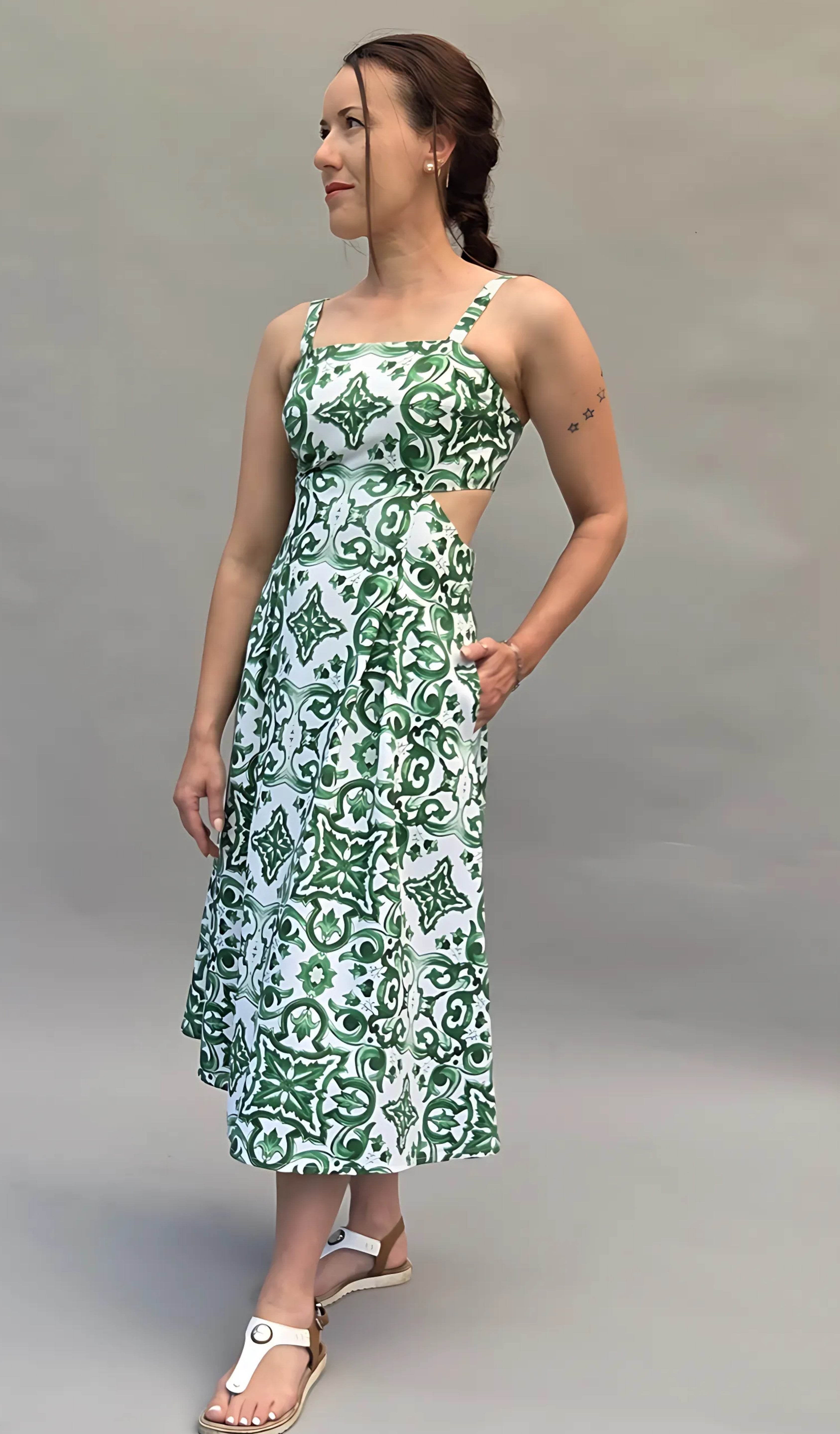 Sommerkleid mit Tunnelzug und Kellerfalten, luftiges Damenkleid mit Taschen, Trägern und gesmoktem Rücken - Sewando