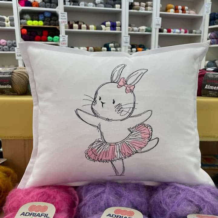 Ballerina Hase Stickdatei – niedliches Häschen für Kinderkleidung & Geschenke - Sewando