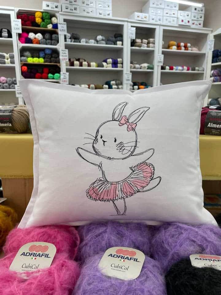 Ballerina Hase Stickdatei – niedliches Häschen für Kinderkleidung & Geschenke - Sewando
