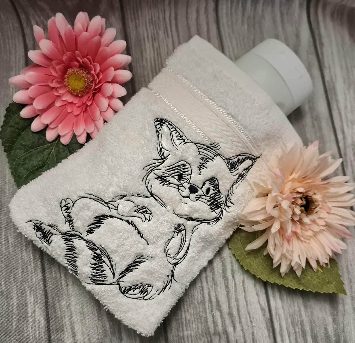 Waschbär Stickdatei – charmantes Doodle-Motiv für Kinder & Kleidung - Sewando