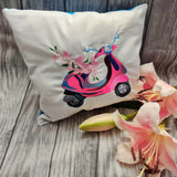 Roller Stickdatei – verspieltes Sommermotiv für Kleidung & Taschen - Sewando