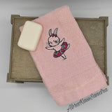 Ballerina Hase Stickdatei – niedliches Häschen für Kinderkleidung & Geschenke - Sewando