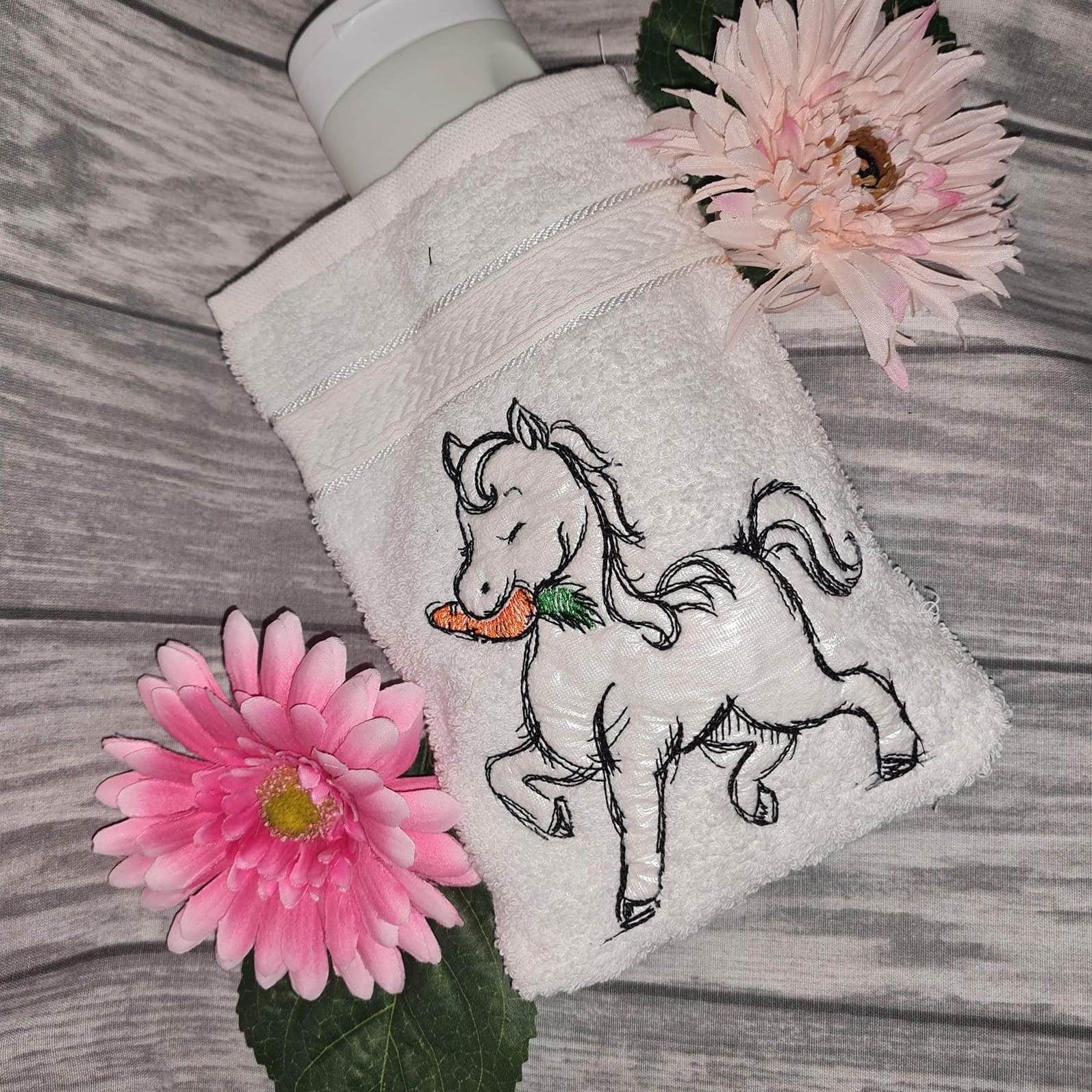 Pony Stickdatei – verspieltes Motiv für Kinder, Kleidung & Geschenke - Sewando