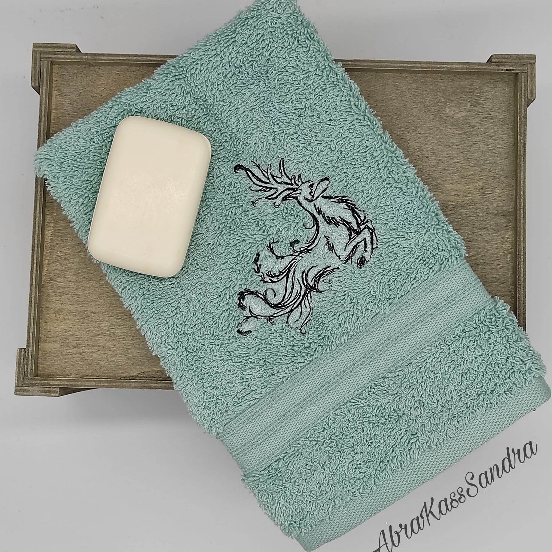 Hirsch Stickdatei – elegantes Naturmotiv für Kleidung, Taschen & Deko - Sewando