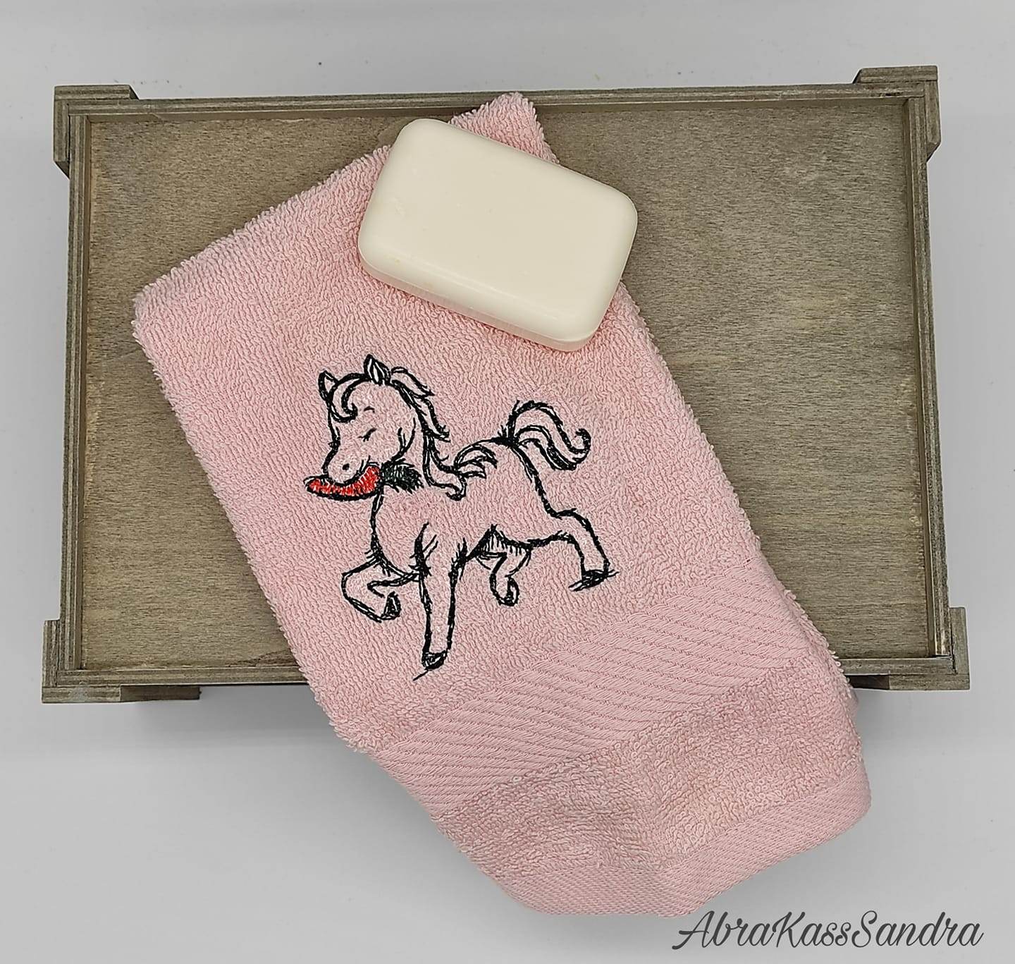 Pony Stickdatei – verspieltes Motiv für Kinder, Kleidung & Geschenke - Sewando