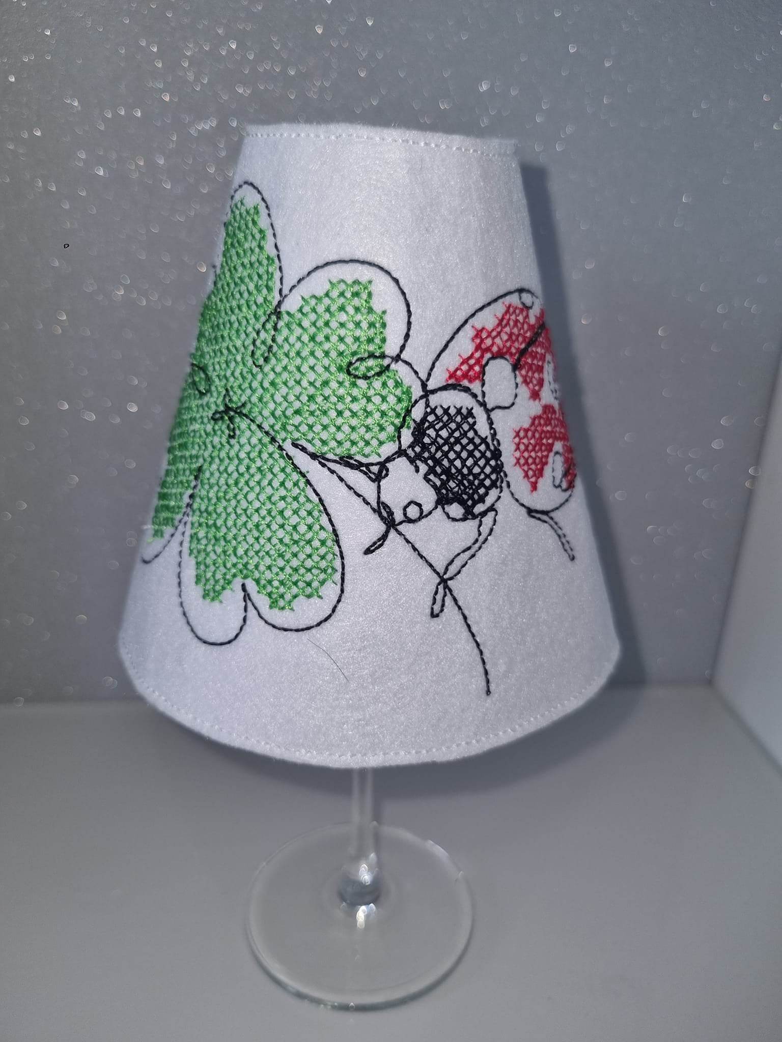Stickdatei - Weinglas-Lampenschirme mit div. Motiven - Sewando