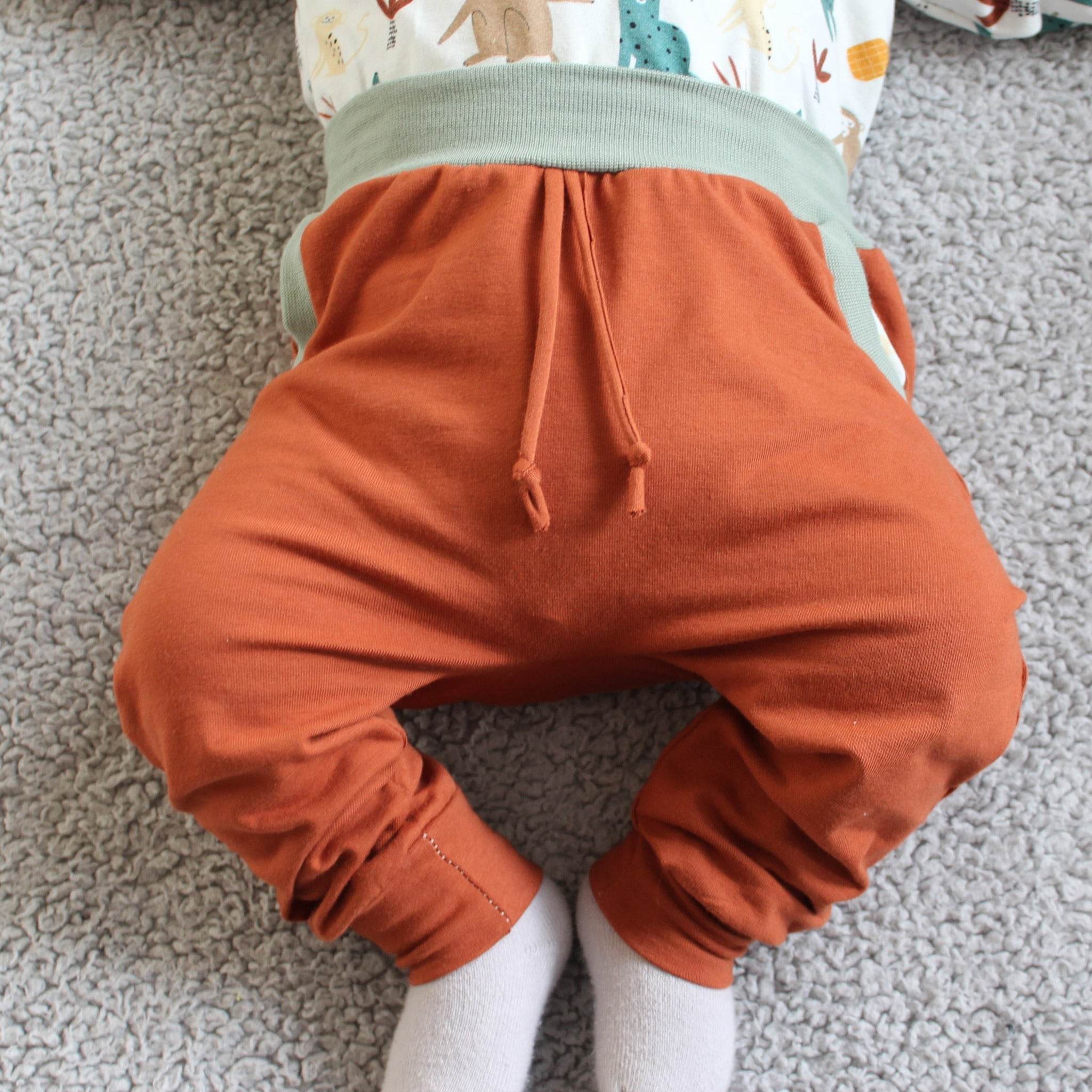 Schnittmuster Hose Babyhose in den Größen 50-104 - Sewando