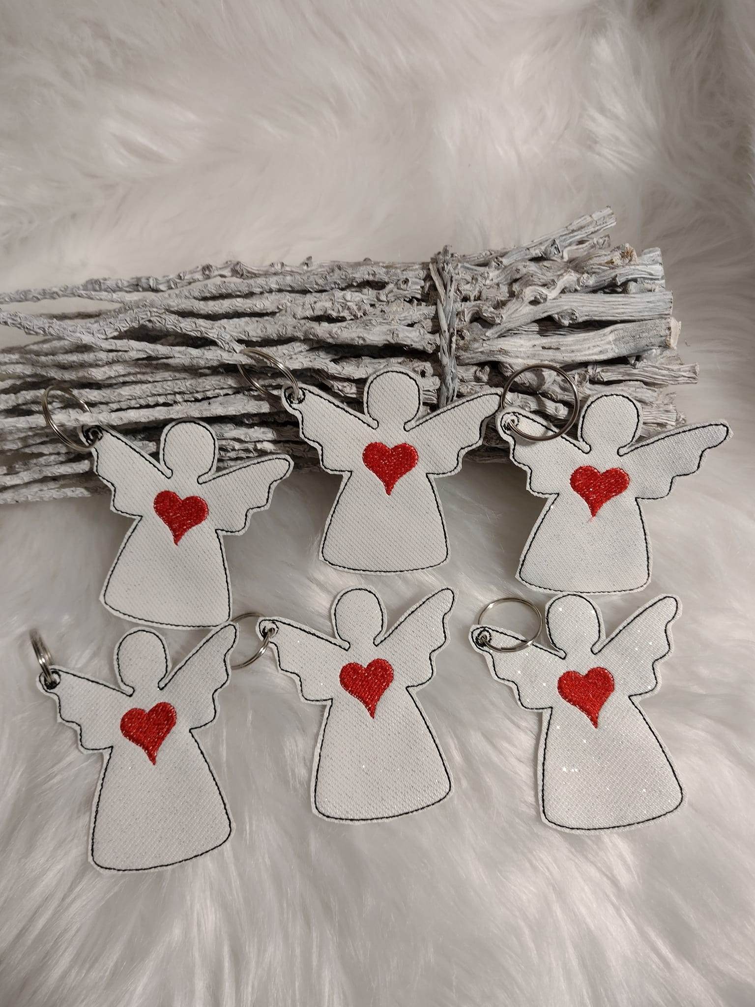 Stickdatei - Engel Anhänger mit Herz und Stern - Sewando