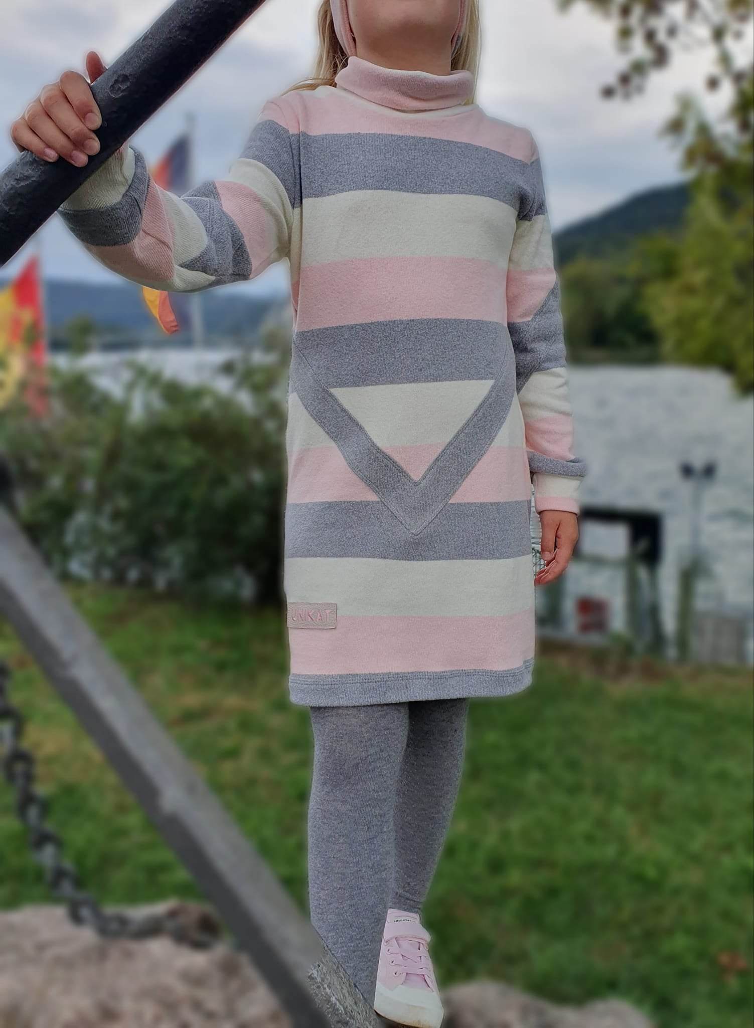 Schnittmuster *Big Funnel Hoodie & Hoodiekleid* Gr. 62-176 - Sewando
