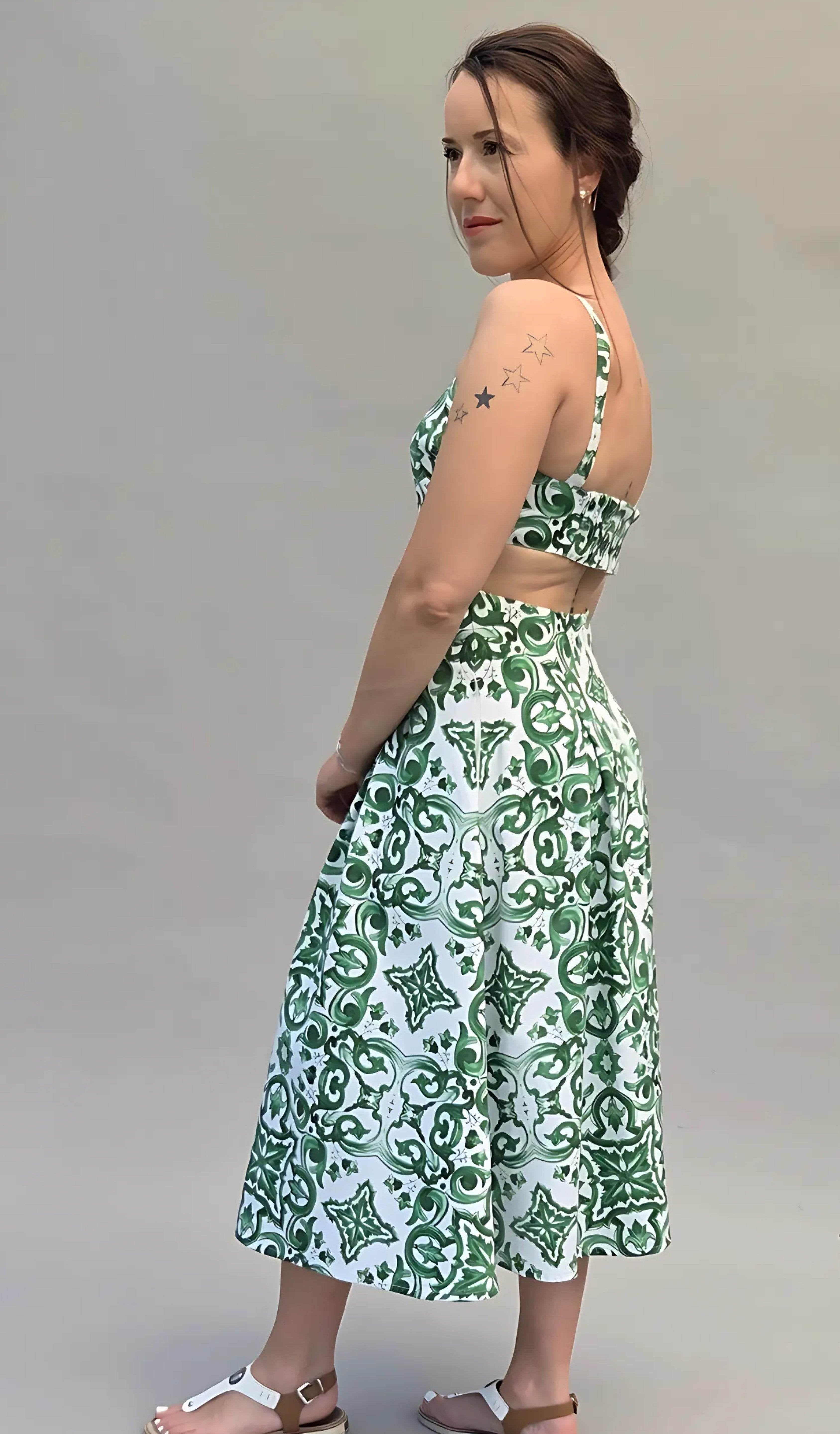 Sommerkleid mit Tunnelzug und Kellerfalten, luftiges Damenkleid mit Taschen, Trägern und gesmoktem Rücken - Sewando