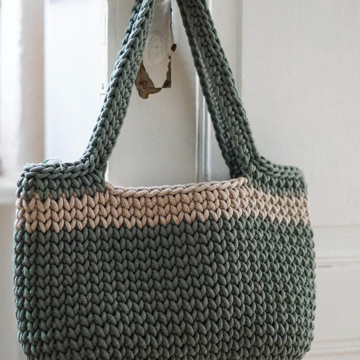 PDF DEUTSCHE Häkelanleitung Tasche Shopper Umhängetasche, Schultertasche, Strandtasche, Einkaufstasche - Sewando