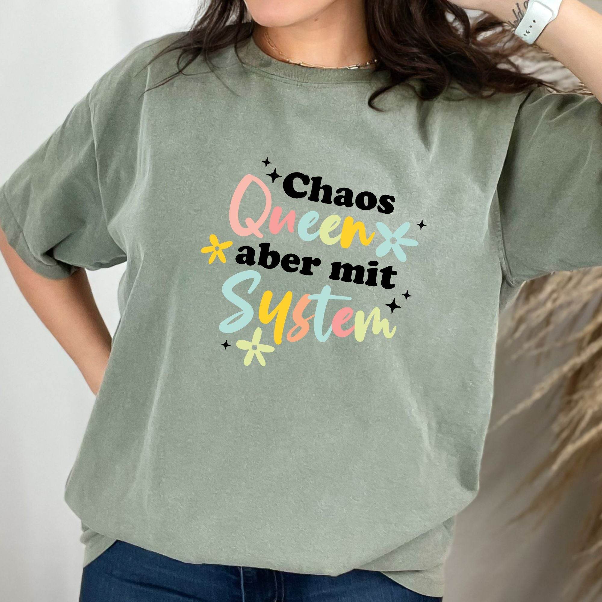 Chaos Queen – aber mit System | Freches Plotterdesign für starke Frauen mit Humor - Sewando
