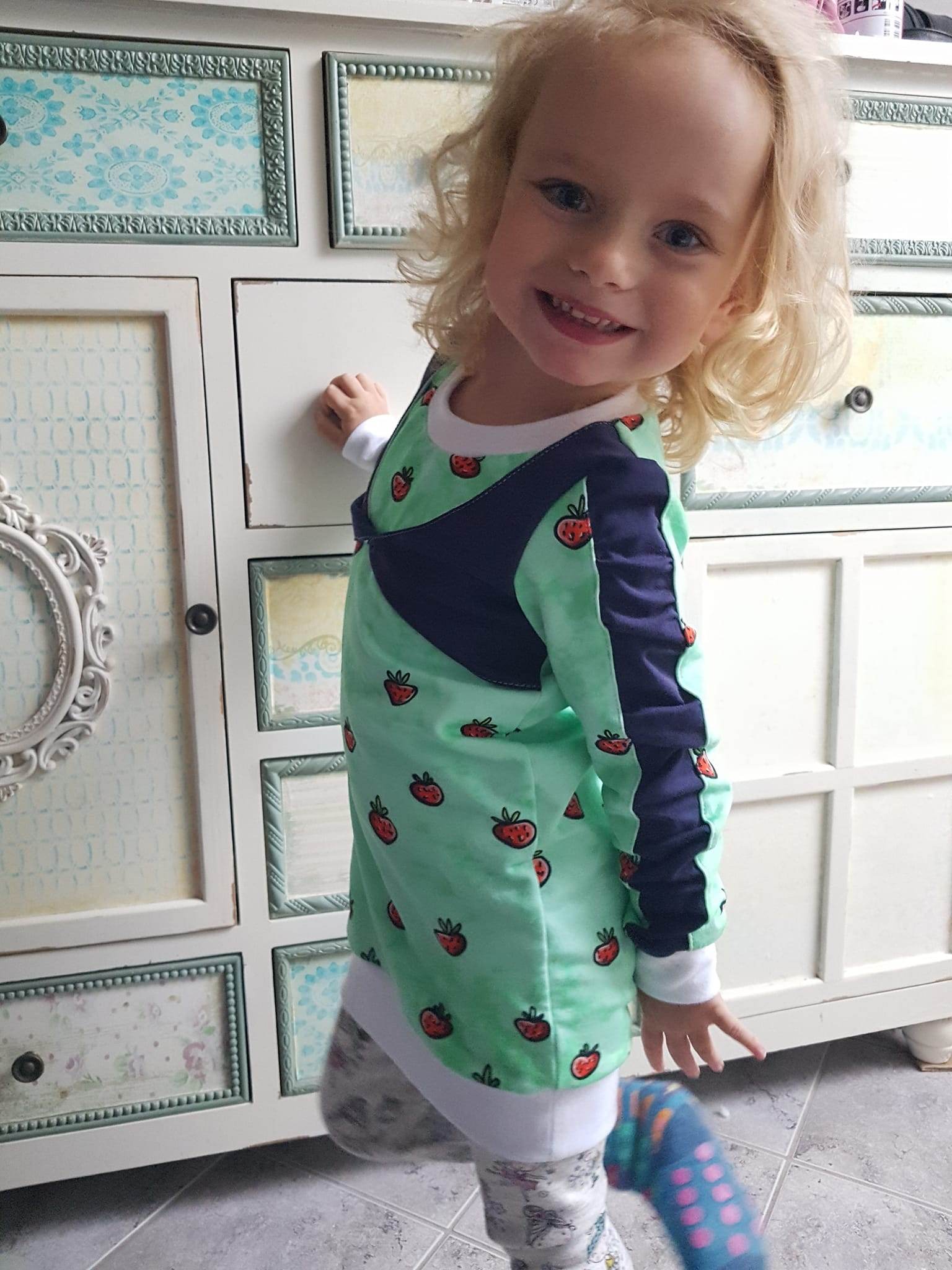 Schnittmuster *Little Twist Shirt* #LA-Shirt Gr. 62-176 - Sewando