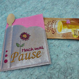Stickdatei Mach mal Pause - Hüllen für Pudding / Badesalz / Gutscheine & Co. - Sewando