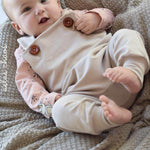 Baby-Latzhose für dehnbare Stoffe / Schnittmuster +Video - Sewando