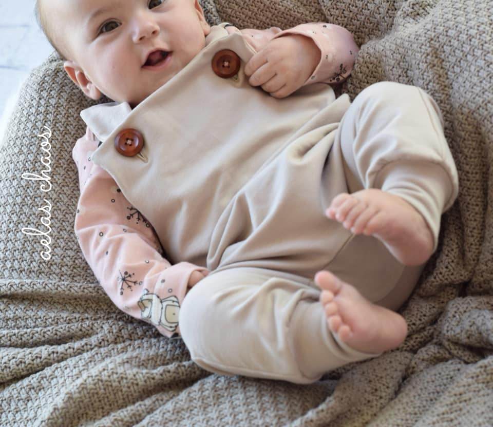 Baby-Latzhose für dehnbare Stoffe / Schnittmuster +Video - Sewando