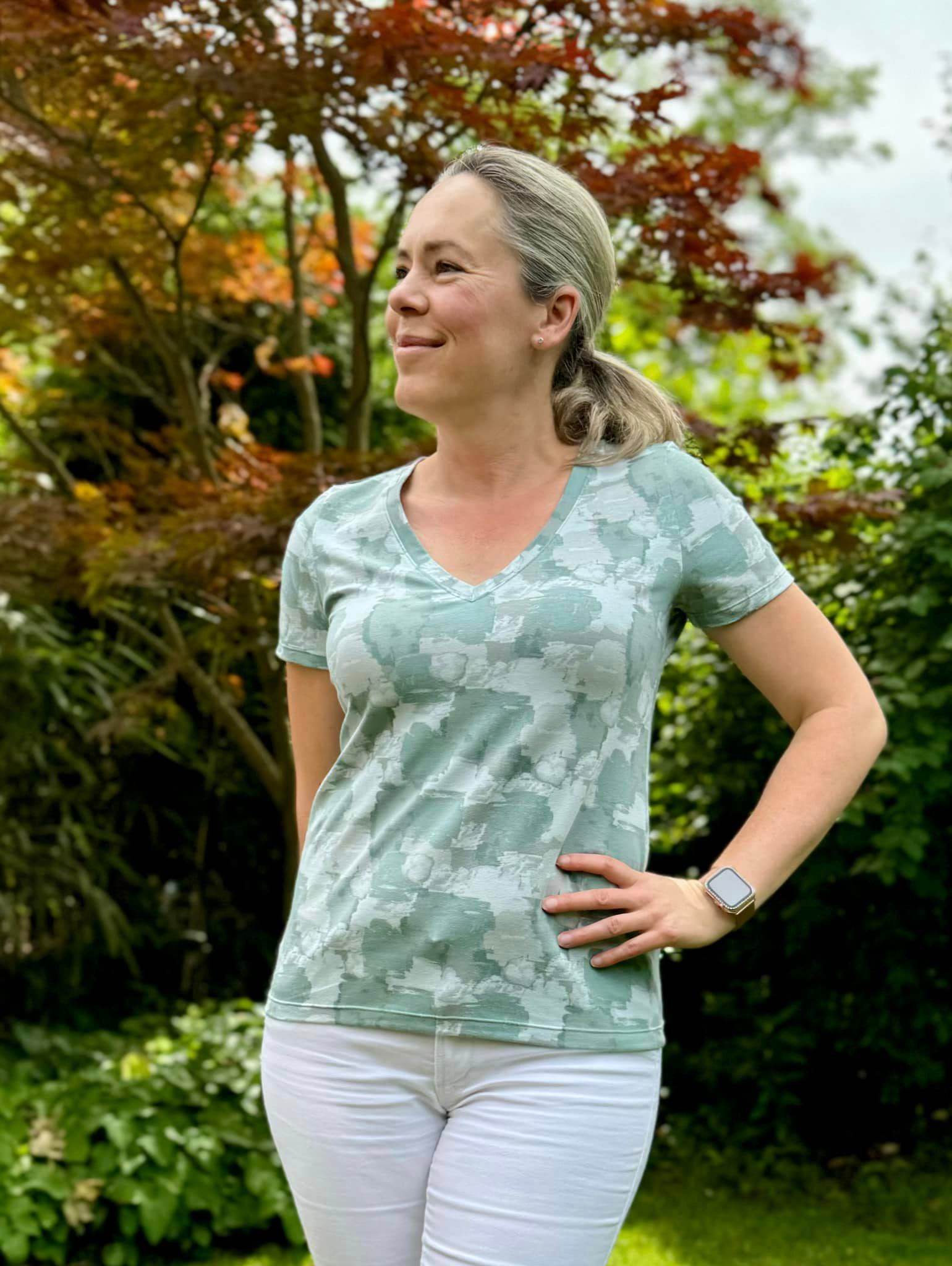 Schnittmuster BASIC Shirt Nr. 2 V-Ausschnitt Gr. 32-56 + gratis Plotterdatei : - Sewando