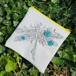 Zarte Libelle mit floraler Umrahmung – Stickdatei für deine Stickmaschine - Sewando