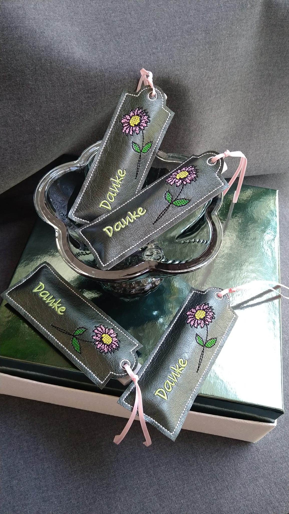 Stickdatei - DANKE / MERCI Verpackung in 3 Sprachen - Sewando